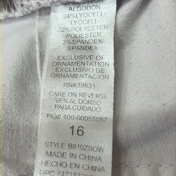 Democracy “Ab”Solution Bermuda Shorts Size 16 Cream Cotton Blend w/Spandex EUC - Picture 6 of 8